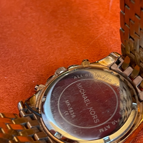 Michael Kors Designer watch. Crystal accents Stainless Steel. Round - Picture 9 of 11